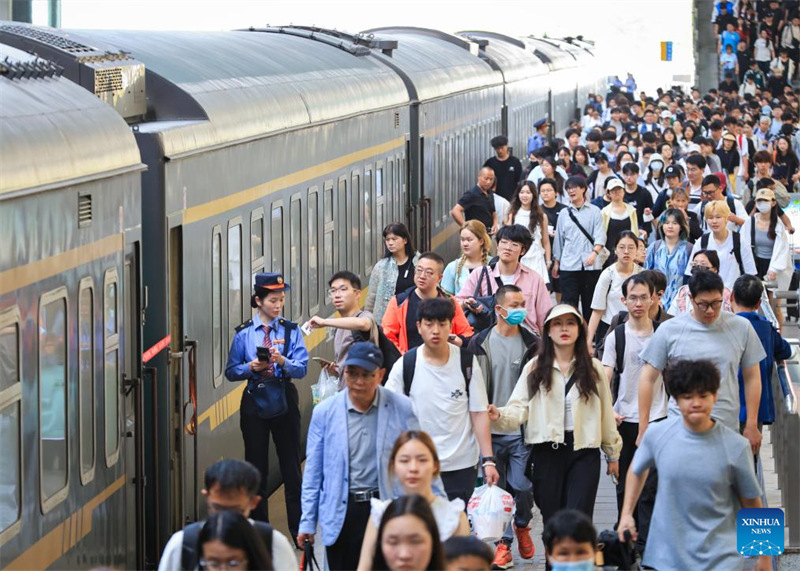 China yashuhudia kilele cha pilika za wasafiri wengi katika siku ya kwanza ya likizo ya Mei Mosi