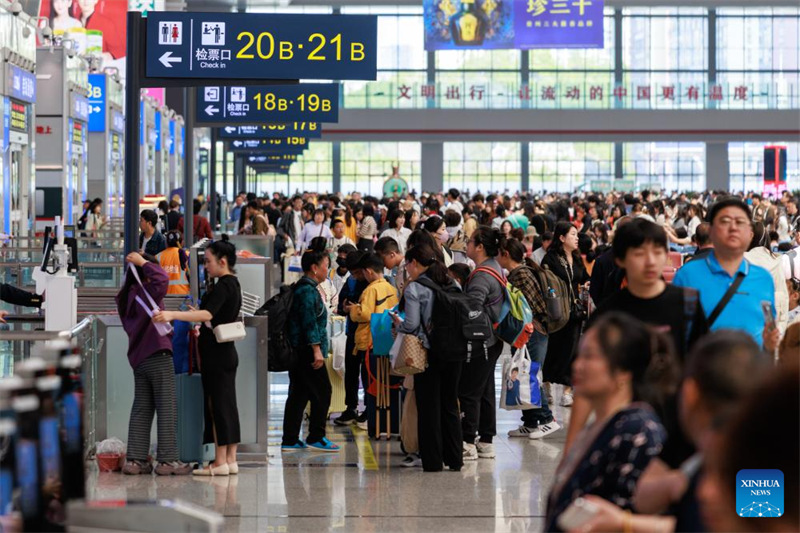 China yashuhudia kilele cha pilika za wasafiri wengi katika siku ya kwanza ya likizo ya Mei Mosi