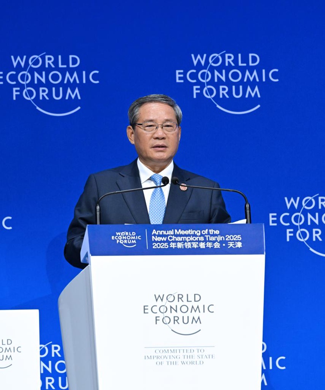 Waziri Mkuu wa China Li Qiang akihutubia ufunguzi wa Mkutano wa 16 wa Mwaka wa Mabingwa Wapya, unaojulikana pia kwa jina la Jukwaa la Uchumi Duniani la Majira ya Joto la Davos, mjini Tianjin, kaskazini mwa China, Juni 25, 2025. (Xinhua/Rao Aimin)