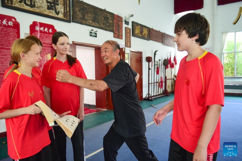Kituo cha mafunzo cha Bajiquan mkoani Hebei, China chakaribisha wanafunzi kutoka Russia