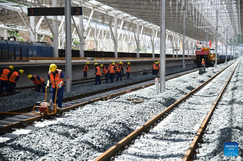 Utandazaji njia ya reli ya mwendokasi inayounganisha Xi'an na Yan'an katika Mkoa wa Shaanxi, China wakamilika