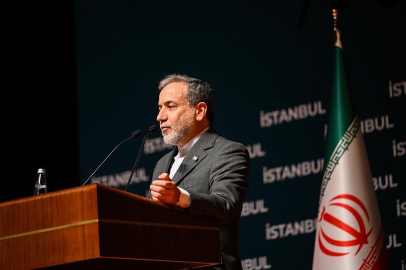 Waziri wa Mambo ya Nje wa Iran Seyed Abbas Araghchi akifanya mkutano na waandishi wa habari mjini Istanbul, Uturuki, Juni 22, 2025. (Xinhua/Liu Lei)