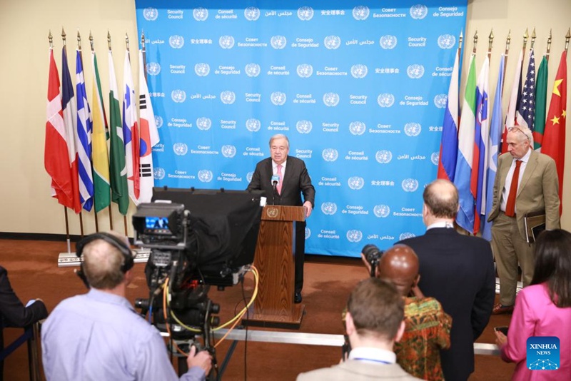 Katibu Mkuu wa Umoja wa Mataifa Antonio Guterres akizungumza na waandishi wa habari nje ya Ukumbi wa Baraza la Usalama kwenye makao makuu ya Umoja wa Mataifa mjini New York, Oktoba 9, 2025. (Xinhua/Xie E)