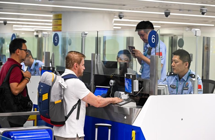 Wageni waingia Mkoa wa Hainan wa China chini ya sera nzuri ya msamaha wa visa