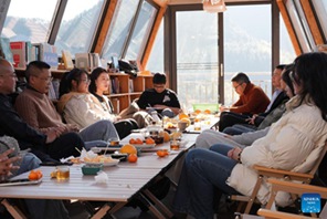 Kijiji cha Mkoa wa Zhejiang, China chakarabati upya matanuri ya kuchomea chokaa yaliyoachwa kwa kuchochea uchumi wa utalii