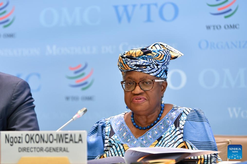 Mkurugenzi Mkuu wa Shirika la Biashara Duniani (WTO) Ngozi Okonjo-Iweala akizungumza kwenye mkutano na waandishi wa habari juu ya ripoti ya hivi karibuni ya Mkadirio ya Biashara na Takwimu Duniani ya WTO kwenye makao makuu yake mjini Geneva, Uswisi, Machi 19, 2026. (Xinhua/Lian Yi)
