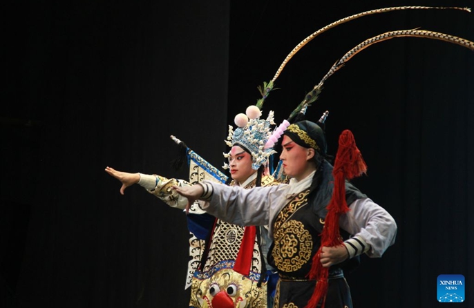 Onesho la Opera ya Wu ya China nchini Zimbabwe lawa daraja la kitamaduni